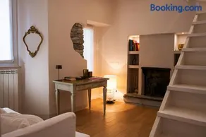 Luxury Apartment in Moltrasio Center - Image 2