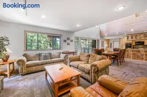 Friendly Home with Fast WiFi and Gas Fireplace - Image 4