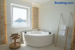 AYLA Suite - Panoramic Luxury Escape - Image 3