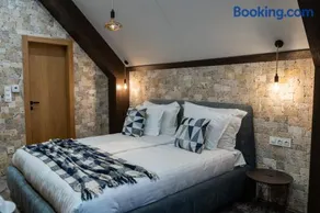 103 Alpine Hotel - Image 5