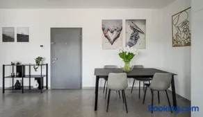 Stunning and new 3-BR apartment - Image 3