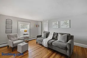 Exeter 2nd Floor 2 Bed 1 Bath- Pet Friendly - Image 1