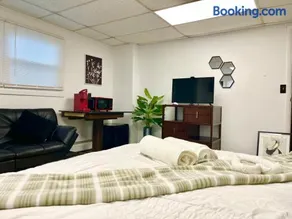 Comfortable Room BU, UHS, Lourdes, Queen Bed - Image 3