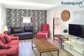 2BR Retreat with Fire Pit Close To Downtown STL - Image 1