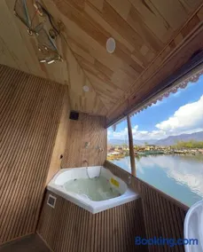 Premium group of houseboats - Image 4