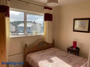 Enniskillen House (6 person house) - Image 5