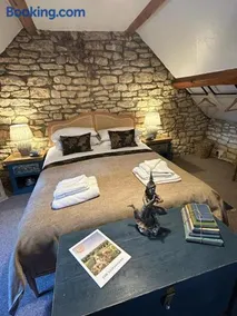 Siam cottage guesthouse over 300 years old with Thai restaurant - Image 3