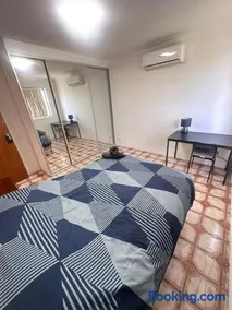 Spacious Queen Room with Air Conditioning - L1 - Image 2