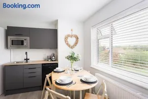 River Retreat Apartment Exeter - River Views & Parking - Image 4