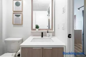 Stylish 1BR Suite near Sherway Gardens Balcony - Image 4