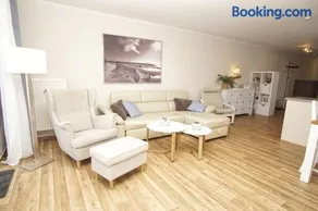 Haus Strandeck Ferienwohnung 20 mit Sauna- und Schwimmbadnutzung im AHOI Sellin - Image 2