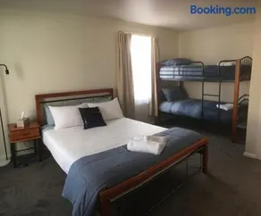 3ree- Spacious & Charming Apartment - Image 5
