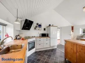 Holiday Home Reinhard - from the sea by Interhome - Image 4