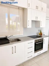 Beach Breeze Bliss - A Radiant Coastal Apartment - Image 4