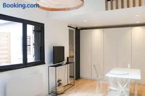 Charming house in Montreuil with terrace - Image 3