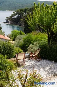 Lithea Villas and Studios by the Sea - Image 2