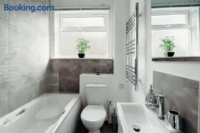K Suites - Station Road 13 - Image 4