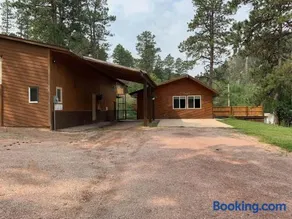 Rock Lodge Complete with Covered Parking - Image 4