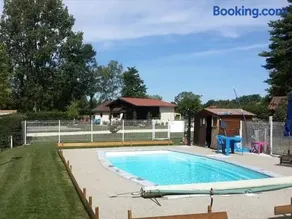 ZEcamping 3 étoiles familial pet friendly avec piscine et restaurant - Image 1
