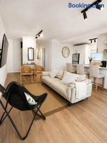 Beachfront Cronulla Getaway with Ocean Views & SPA - Image 5