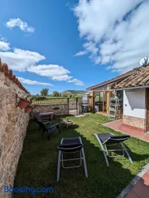 Albergue El Alfar/Pilgrim Hostel - Image 1