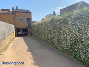Casa familiar duplex y parking gratis - Image 2