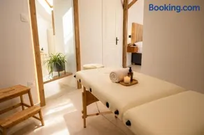 Sublime Loft avec Spa Privatif & Sauna, Hyper Centre, Parking facile - Image 4