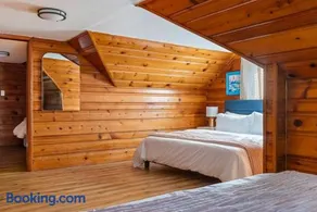 Family Friendly 3BR with Sunroom and Outdoor Area - Image 1