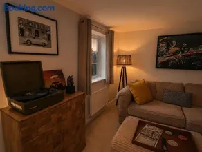 Silverstone Paddock Retreat - Image 2