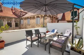 Cindro Apartment with Terrace - Image 1