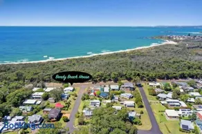 Bendy Beach House - Image 3