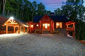 Misty Mountain Luxury mountain cabin with breathtaking views, hot tub, & game room! - Image 2