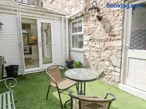 The Old Stables - Pet-Friendly Stay Near Ruthin Castle with Parking - Image 5