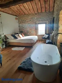 diVO Little Boutique Home - Image 1