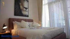 Terminal 1BR Retreat - Modern Comfort & Chic Stay - Image 2