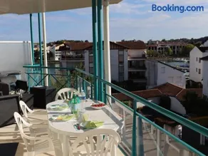 Appartement à Ciboure avec piscine chauffée et parking privé - Image 1