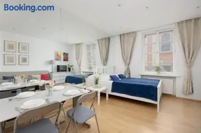 Cozy Miodowa Studio in Historic Old Town Tenement - Image 1