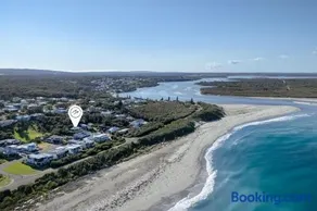 Jay's Beach House I Private Properties - Image 1