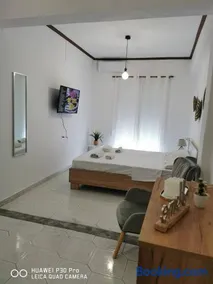 Vicky's Apartment (5m from sea) - Image 2