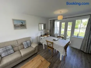 Lees Plaice - Part of the The Bay Filey Holiday Village with pool, gym and direct beach access, pub, restaurant, tennis and meadows walks - Image 4