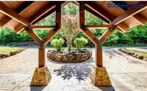 Little Red River Chalet - Image 1