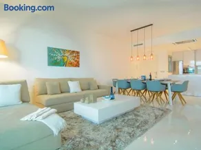 Brand new apartment in Belaire, pools, garden - Image 2