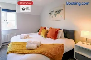Spacious 2 Bedroom Family Apartment with WiFi, Sleeps 5 - Image 2