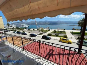 Waterfront Apartment - Image 1