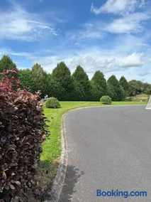 Modern 2 Bed Luxury Cabin Private Gated Estate - Image 1