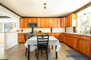 Cozy Every Season Cabin Perfect for Families - Image 3