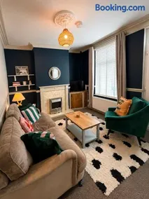Prime Location 2 Bed Parking Included - Image 2