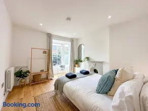 New - Luxury City Centre Oasis - Free Private Parking - Image 3
