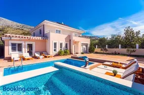 VILLA MILLA with private pool, jacuzzi, sauna, gym, max. 8 person - Image 2