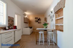 Gold Apartment - Image 2